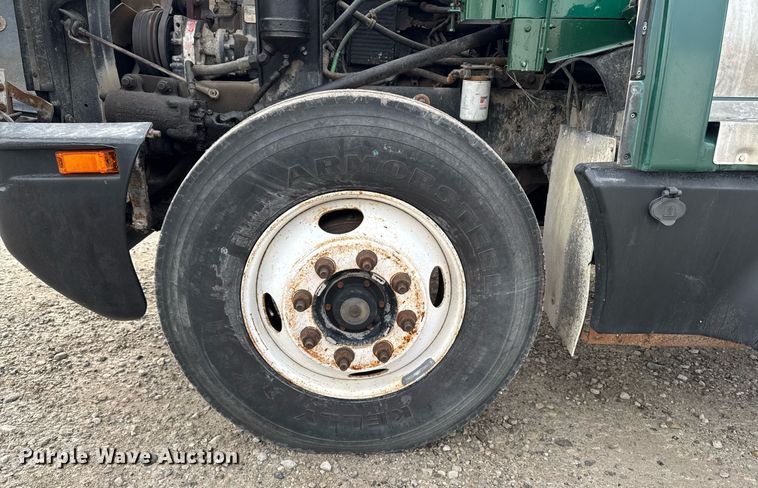 image for item DW2450 1993 Kenworth T600 tank truck