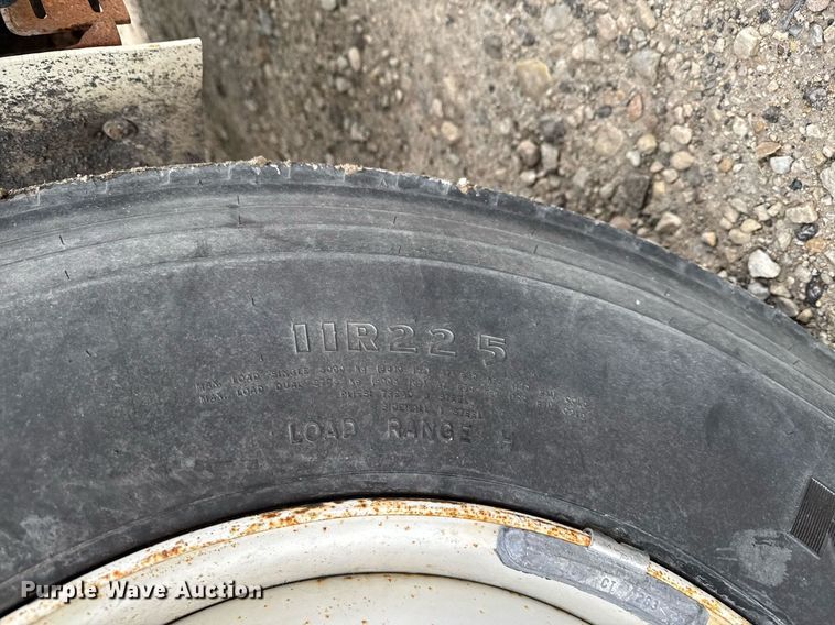 image for item DW2450 1993 Kenworth T600 tank truck