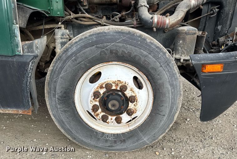 image for item DW2450 1993 Kenworth T600 tank truck