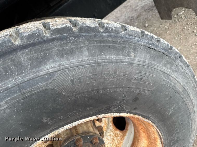 image for item DW2450 1993 Kenworth T600 tank truck