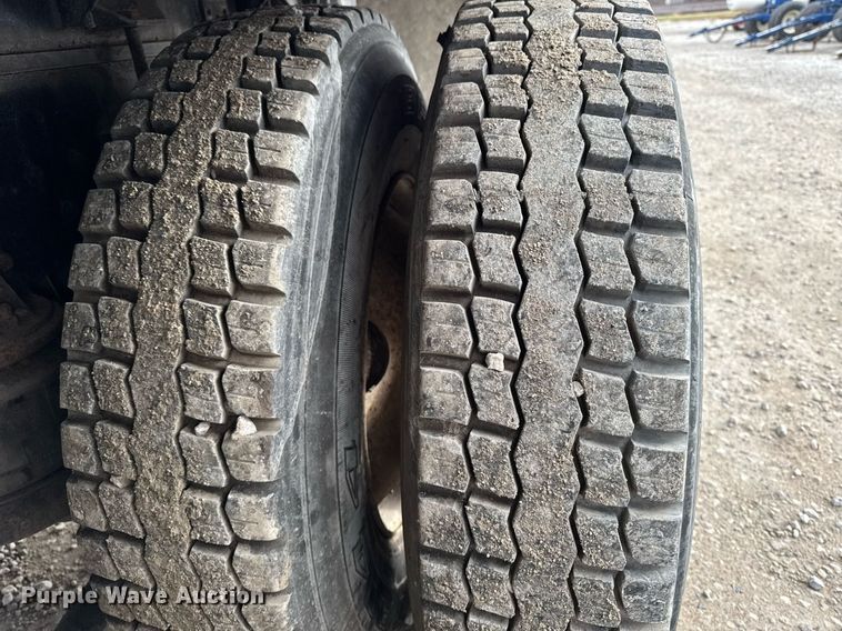 image for item DW2450 1993 Kenworth T600 tank truck