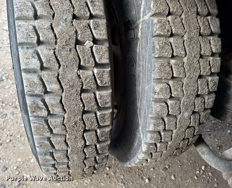 image for item DW2450 1993 Kenworth T600 tank truck