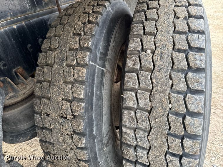 image for item DW2450 1993 Kenworth T600 tank truck