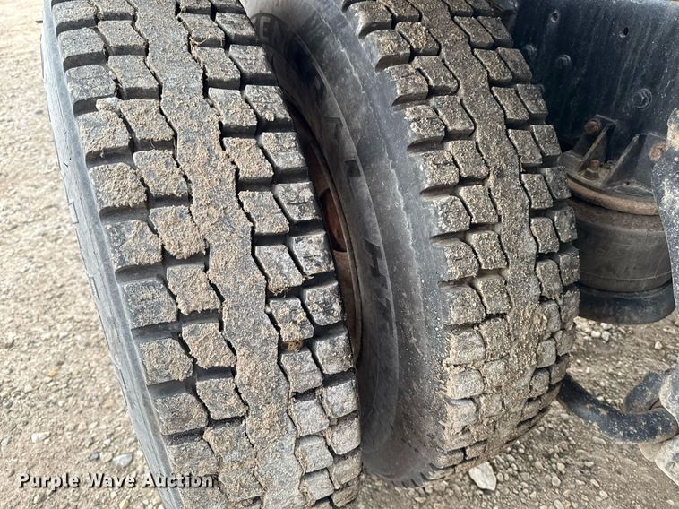 image for item DW2450 1993 Kenworth T600 tank truck