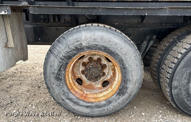 image for item DW2450 1993 Kenworth T600 tank truck