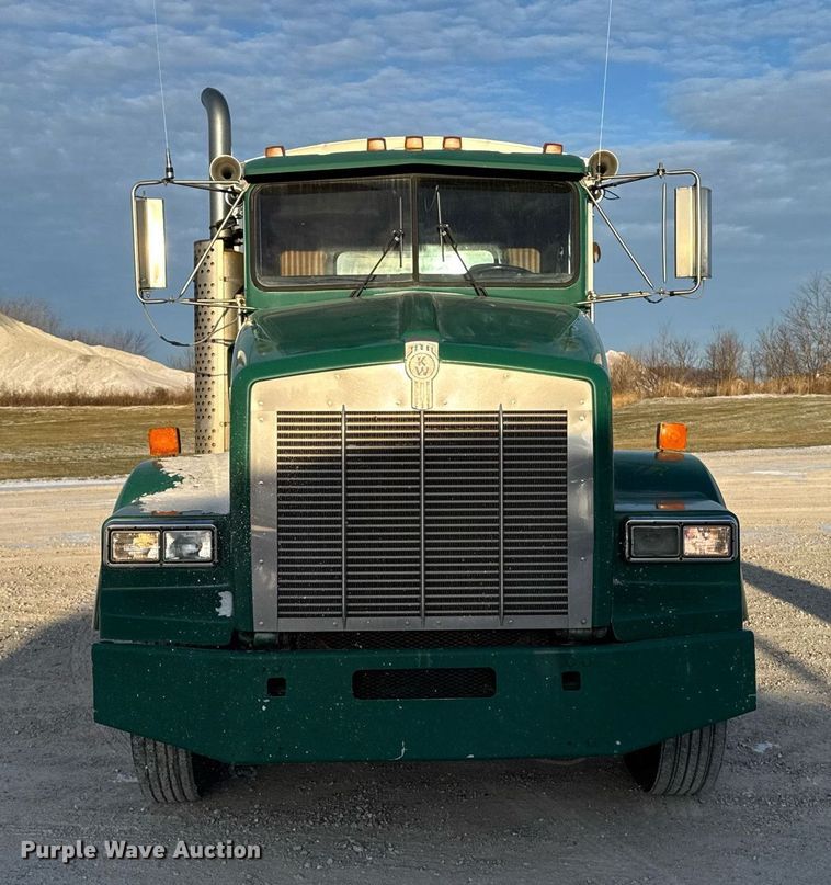 image for item DW2463 1993 Kenworth fertilizer delivery truck