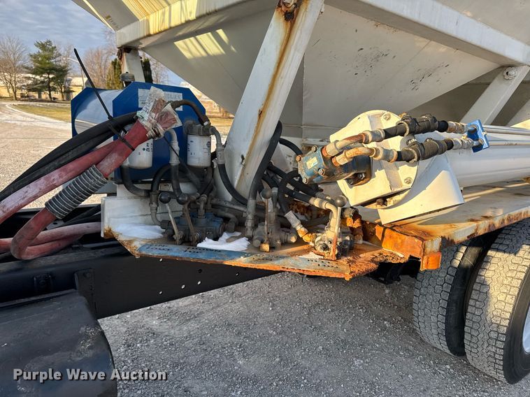 image for item DW2463 1993 Kenworth fertilizer delivery truck