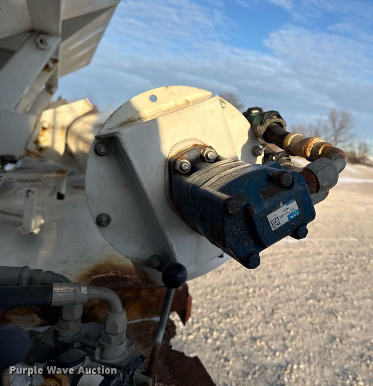 image for item DW2463 1993 Kenworth fertilizer delivery truck