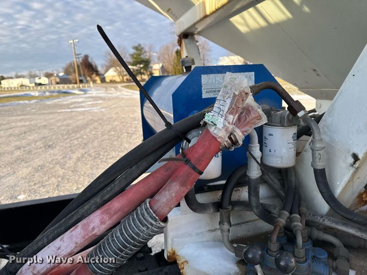 image for item DW2463 1993 Kenworth fertilizer delivery truck