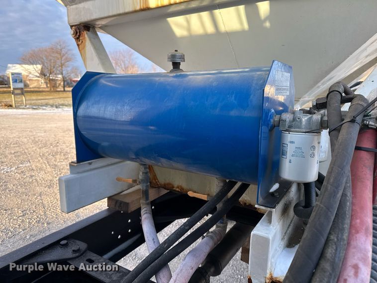 image for item DW2463 1993 Kenworth fertilizer delivery truck