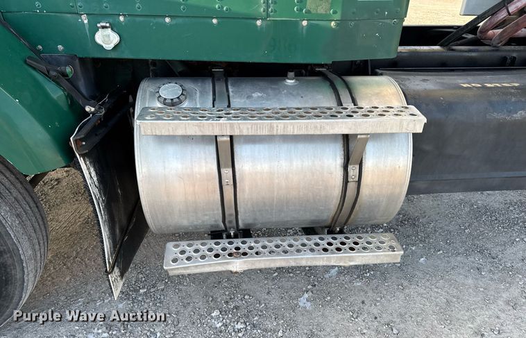 image for item DW2463 1993 Kenworth fertilizer delivery truck