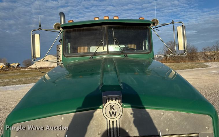 image for item DW2463 1993 Kenworth fertilizer delivery truck