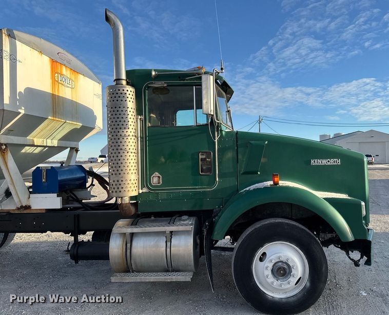 image for item DW2463 1993 Kenworth fertilizer delivery truck