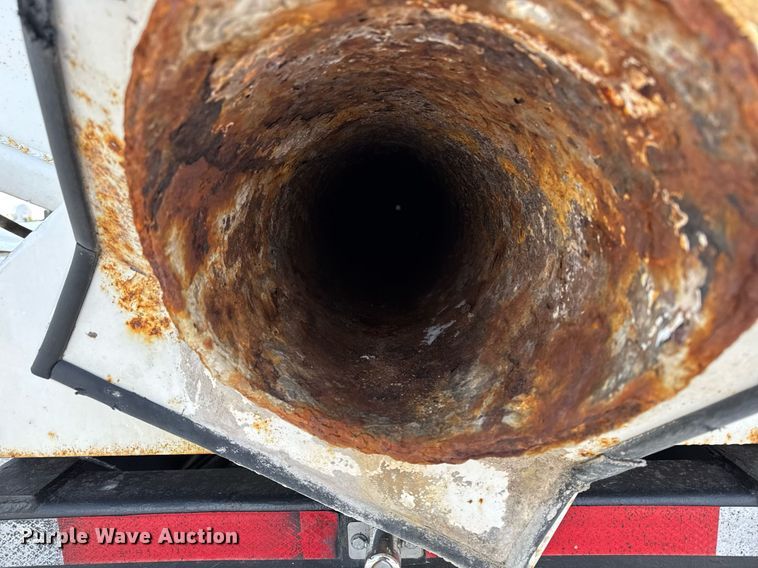 image for item DW2463 1993 Kenworth fertilizer delivery truck