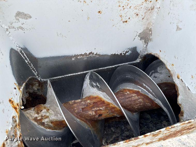 image for item DW2463 1993 Kenworth fertilizer delivery truck