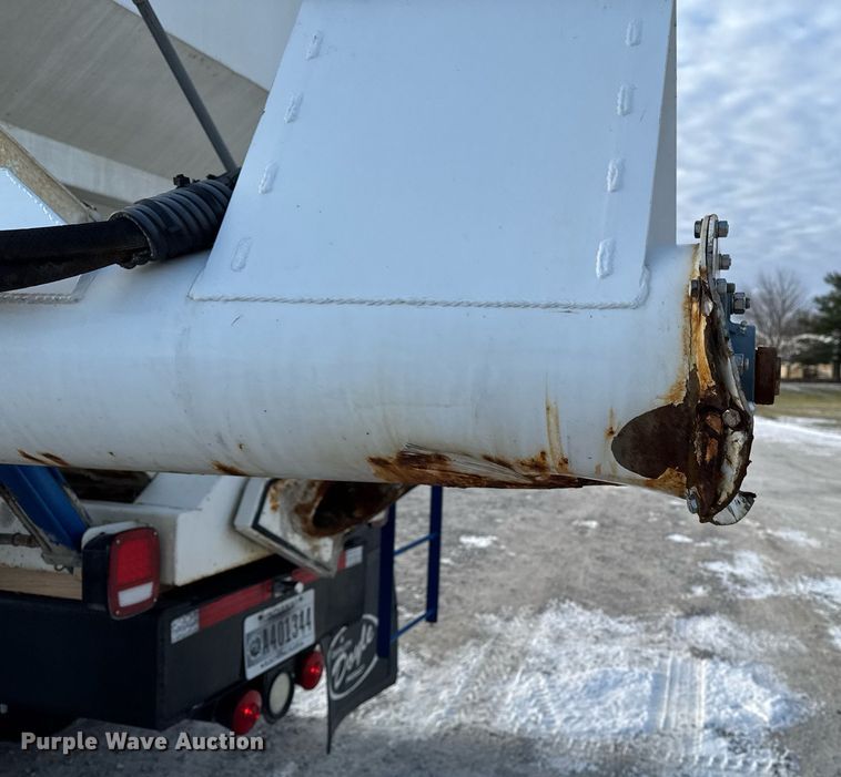 image for item DW2463 1993 Kenworth fertilizer delivery truck