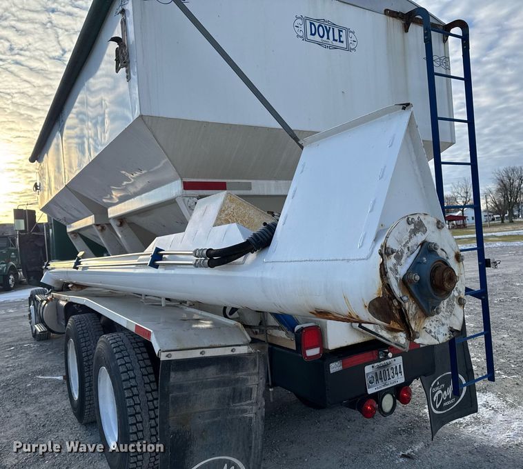 image for item DW2463 1993 Kenworth fertilizer delivery truck