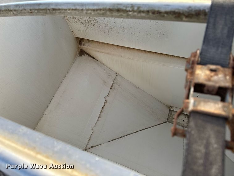 image for item DW2463 1993 Kenworth fertilizer delivery truck