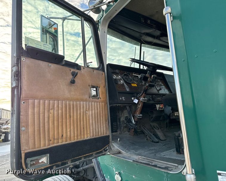 image for item DW2463 1993 Kenworth fertilizer delivery truck