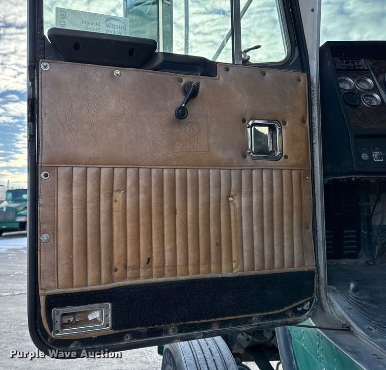 image for item DW2463 1993 Kenworth fertilizer delivery truck