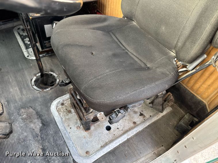 image for item DW2463 1993 Kenworth fertilizer delivery truck