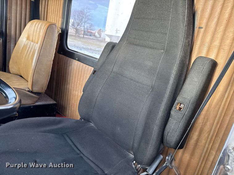 image for item DW2463 1993 Kenworth fertilizer delivery truck