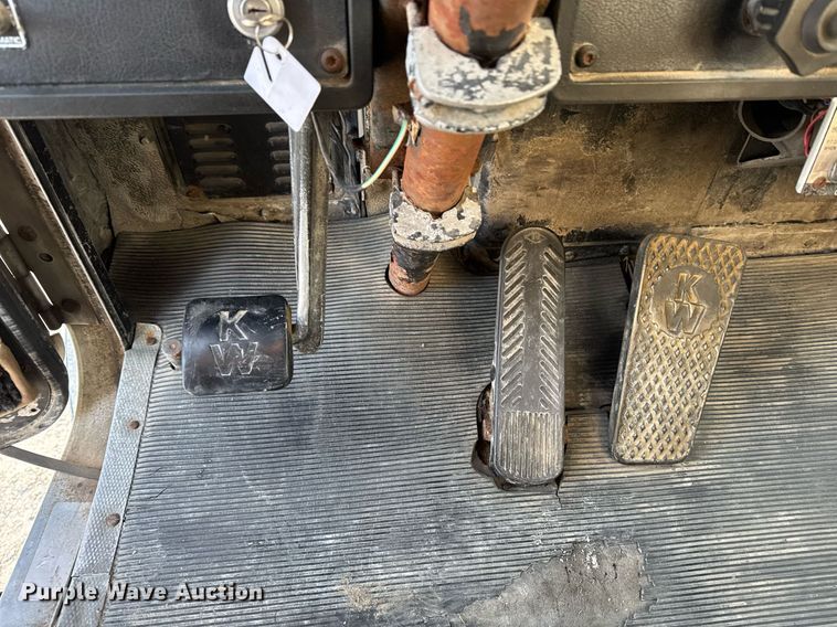 image for item DW2463 1993 Kenworth fertilizer delivery truck