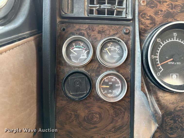 image for item DW2463 1993 Kenworth fertilizer delivery truck