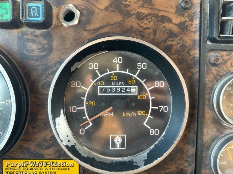 image for item DW2463 1993 Kenworth fertilizer delivery truck