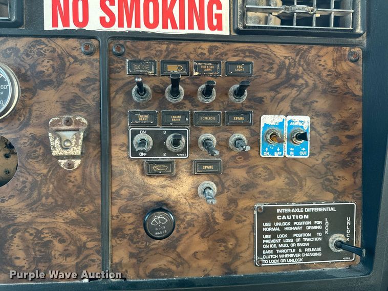 image for item DW2463 1993 Kenworth fertilizer delivery truck