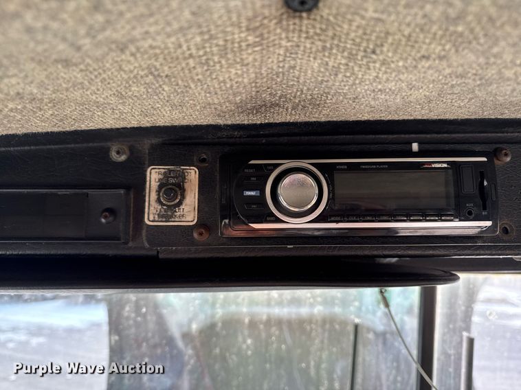 image for item DW2463 1993 Kenworth fertilizer delivery truck