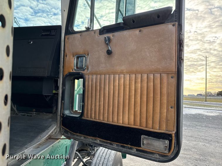 image for item DW2463 1993 Kenworth fertilizer delivery truck