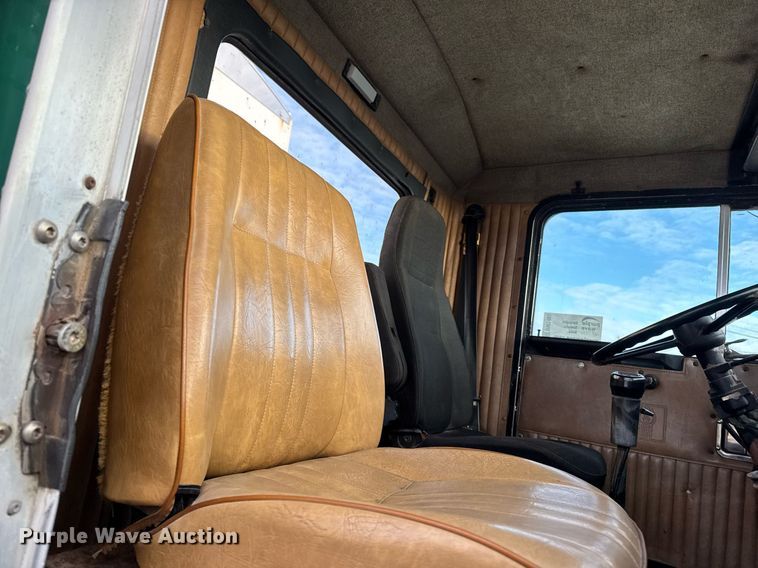 image for item DW2463 1993 Kenworth fertilizer delivery truck