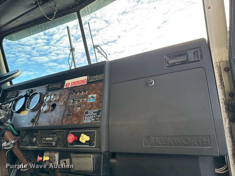 image for item DW2463 1993 Kenworth fertilizer delivery truck