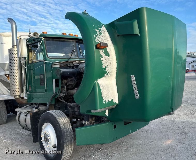 image for item DW2463 1993 Kenworth fertilizer delivery truck