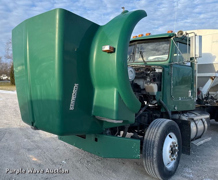 image for item DW2463 1993 Kenworth fertilizer delivery truck