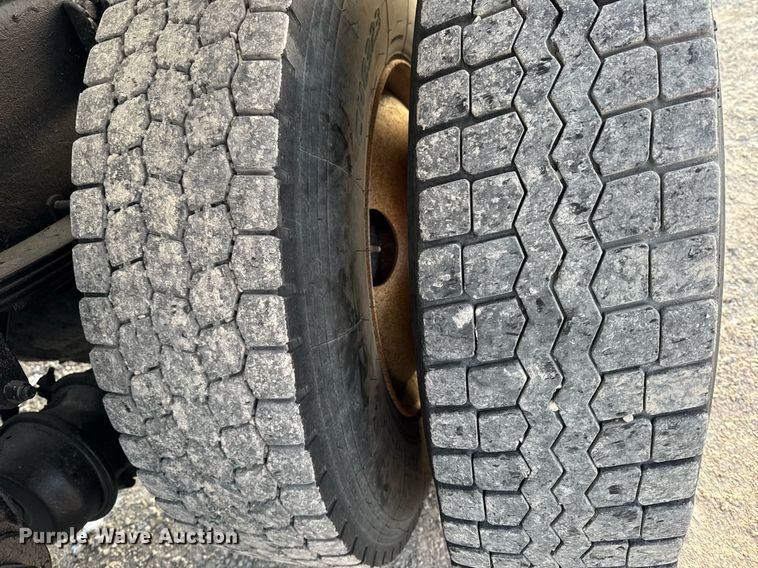 image for item DW2463 1993 Kenworth fertilizer delivery truck