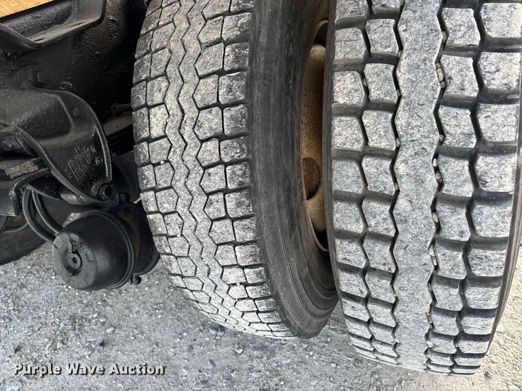 image for item DW2463 1993 Kenworth fertilizer delivery truck