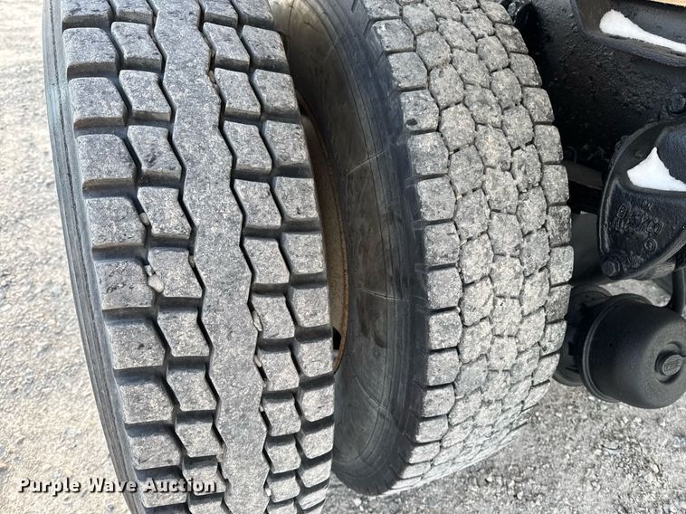 image for item DW2463 1993 Kenworth fertilizer delivery truck