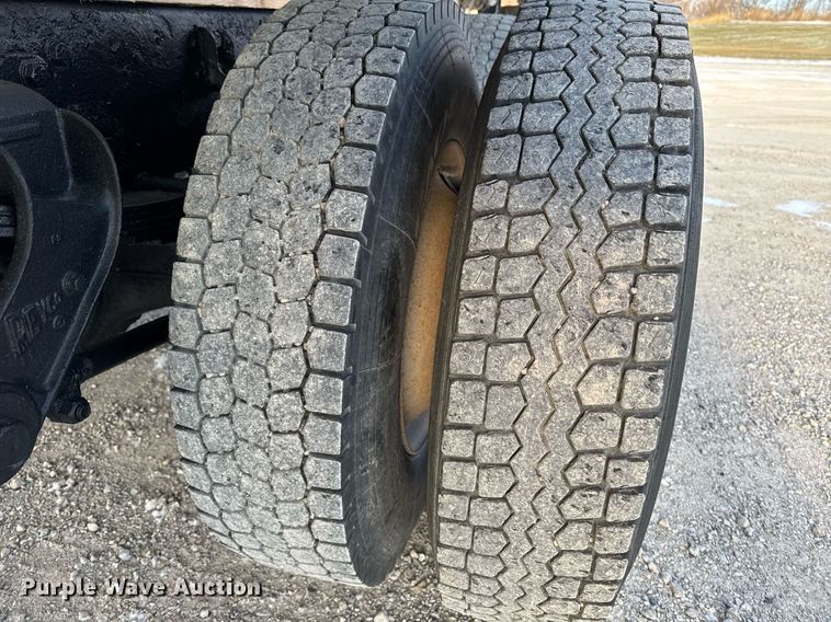 image for item DW2463 1993 Kenworth fertilizer delivery truck