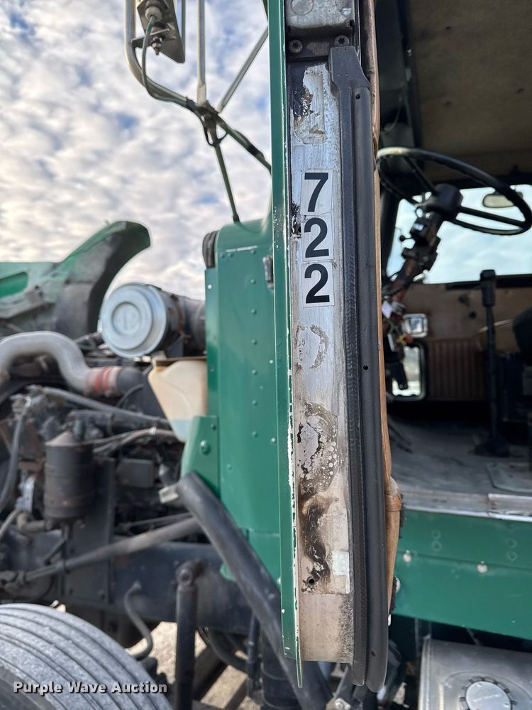 image for item DW2463 1993 Kenworth fertilizer delivery truck