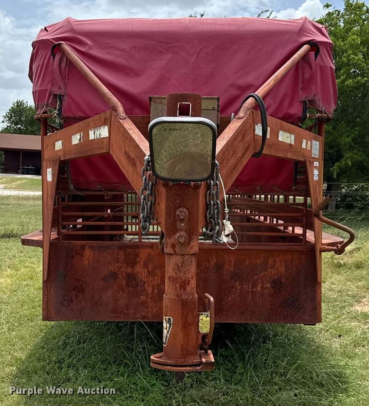 image for item DX5604 2001 Dugan livestock trailer