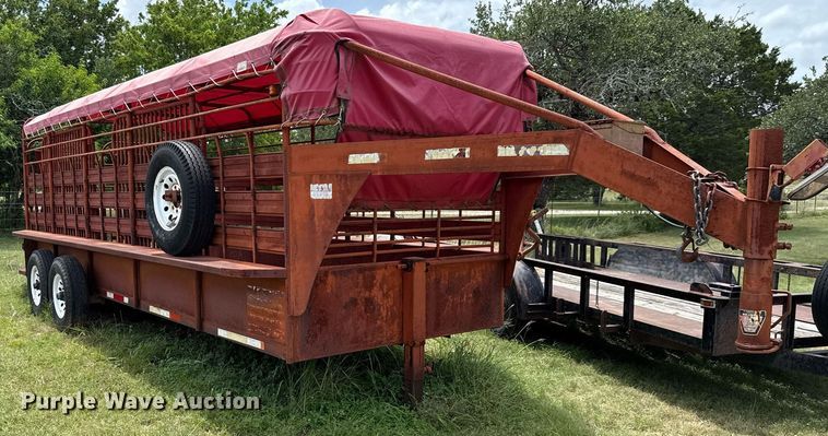 image for item DX5604 2001 Dugan livestock trailer
