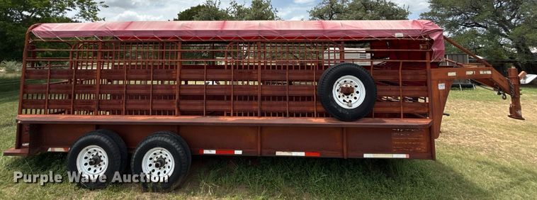 image for item DX5604 2001 Dugan livestock trailer