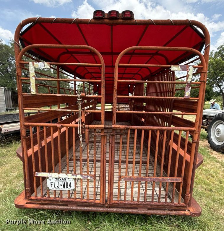 image for item DX5604 2001 Dugan livestock trailer