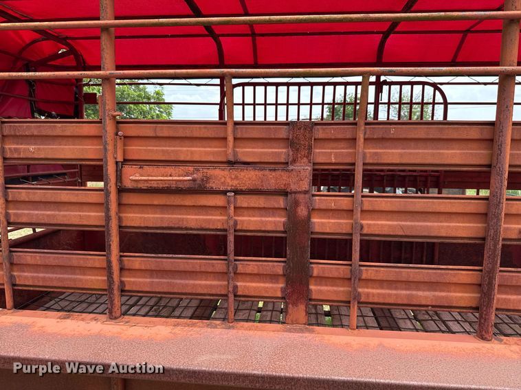 image for item DX5604 2001 Dugan livestock trailer