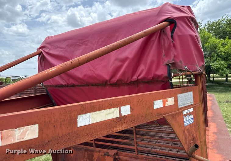 image for item DX5604 2001 Dugan livestock trailer
