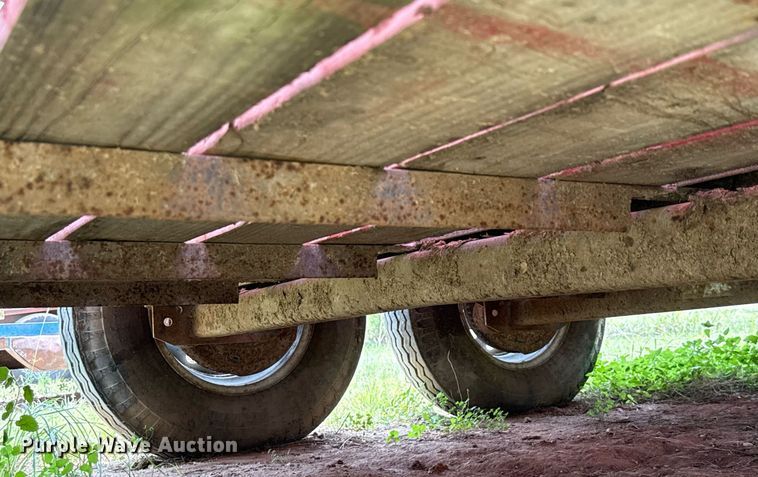 image for item DX5604 2001 Dugan livestock trailer