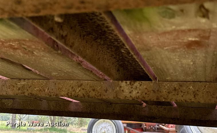 image for item DX5604 2001 Dugan livestock trailer