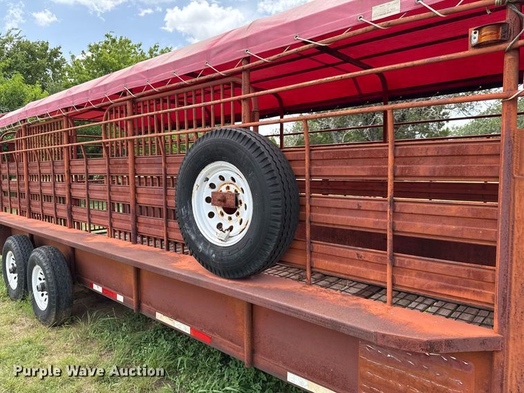 image for item DX5604 2001 Dugan livestock trailer